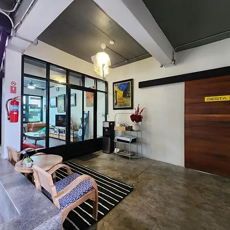 Baan Mai Kradan Hostel Chiang Rai-2